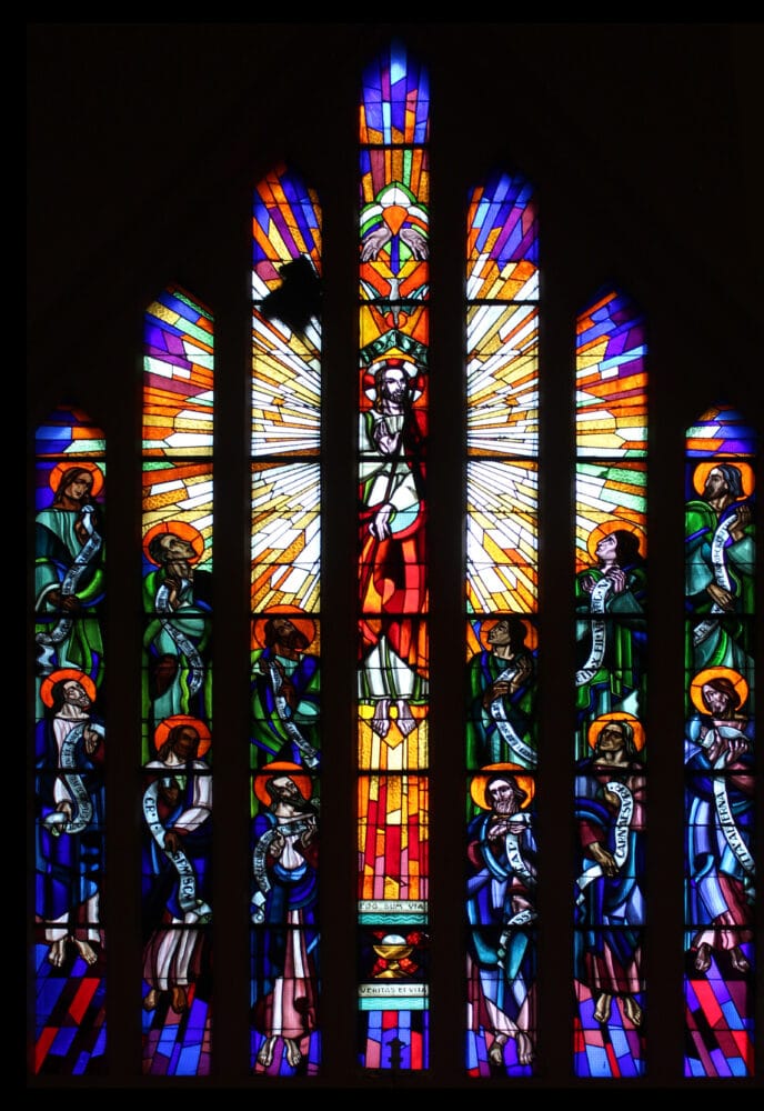 L’Ascension, vitrail de l’église de Fargniers