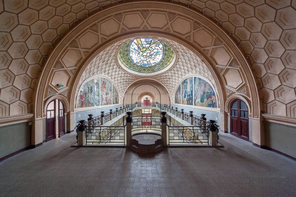 Salle de bal avant les travaux