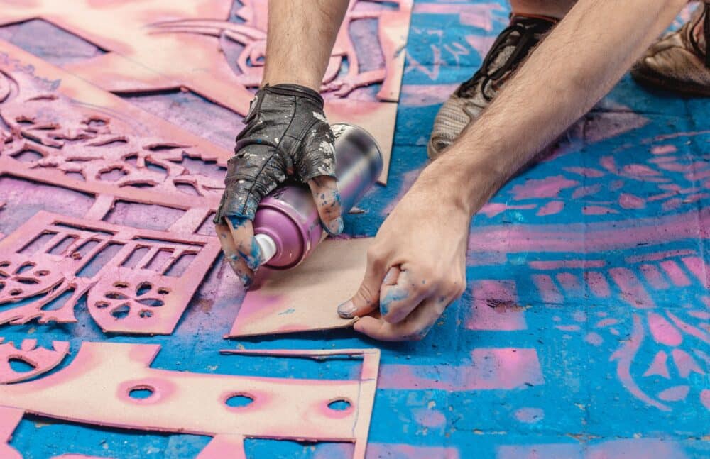 Inspiration art-déco : atelier pochoir avec un street-artiste