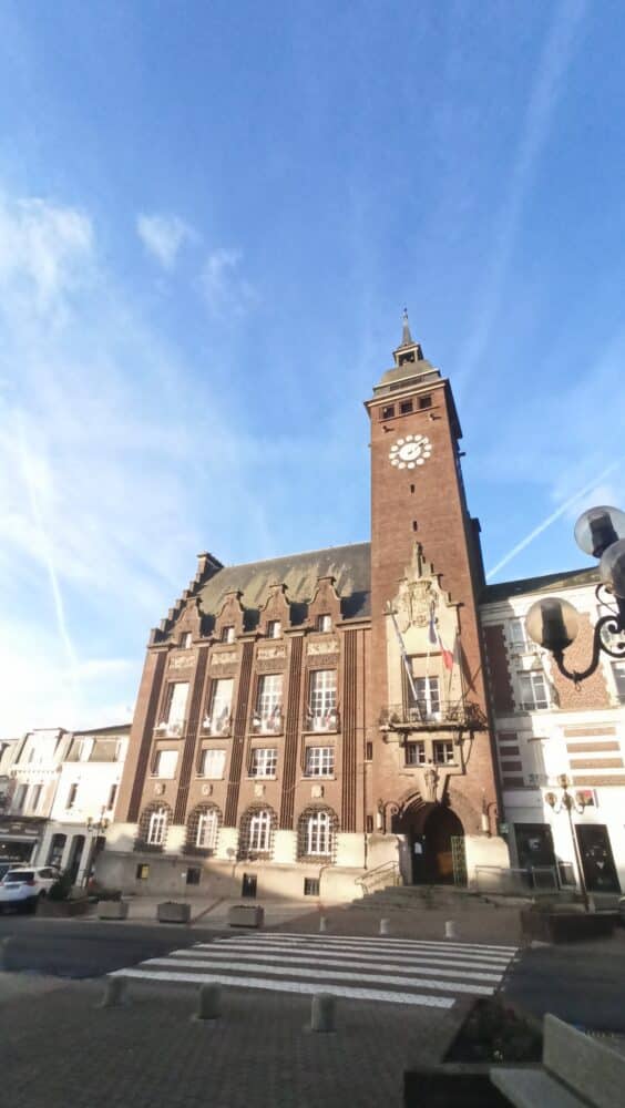 Façade de l’hôtel de ville de Montdidier ©OT Grand Roye
