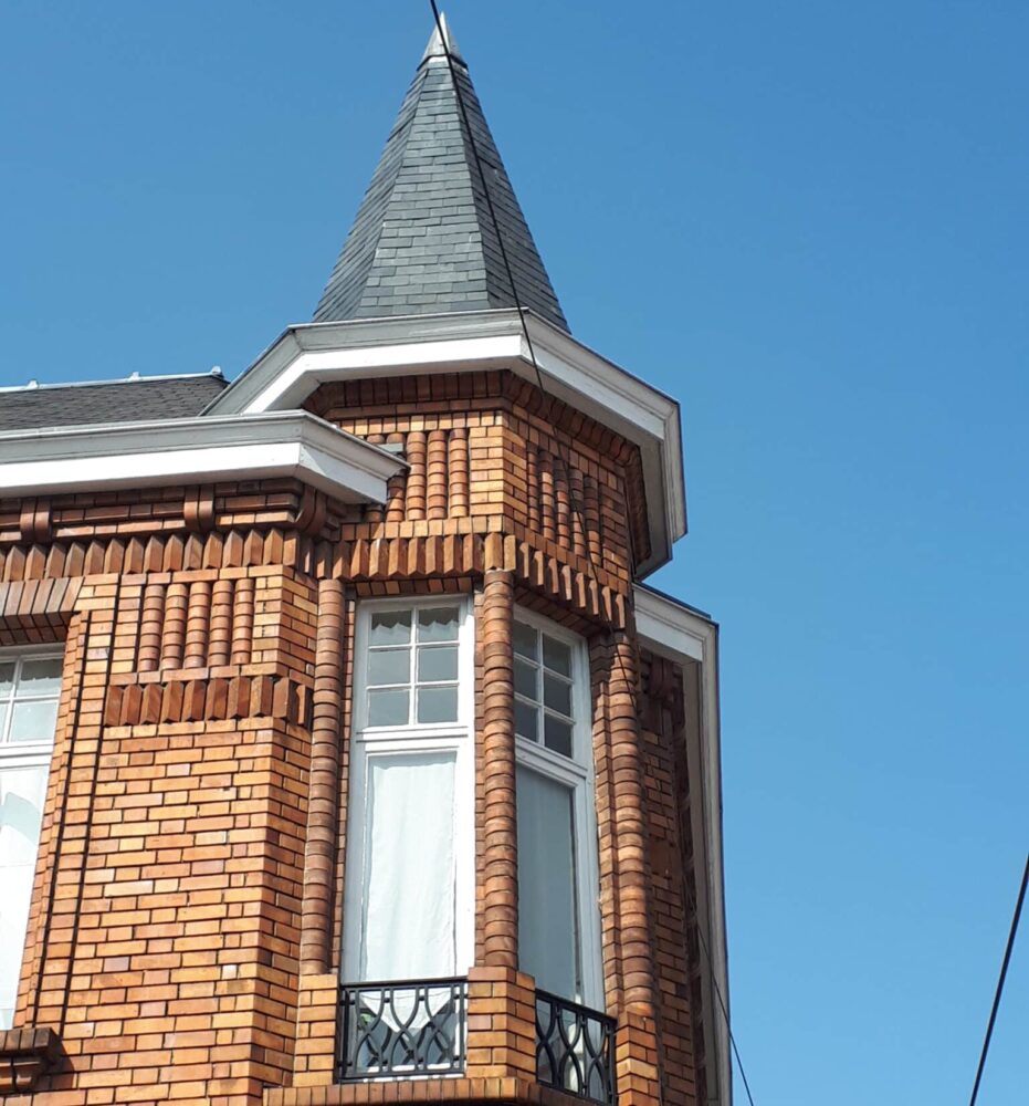 Maison avec tourelle et briques jaunes, rue de Canteleu