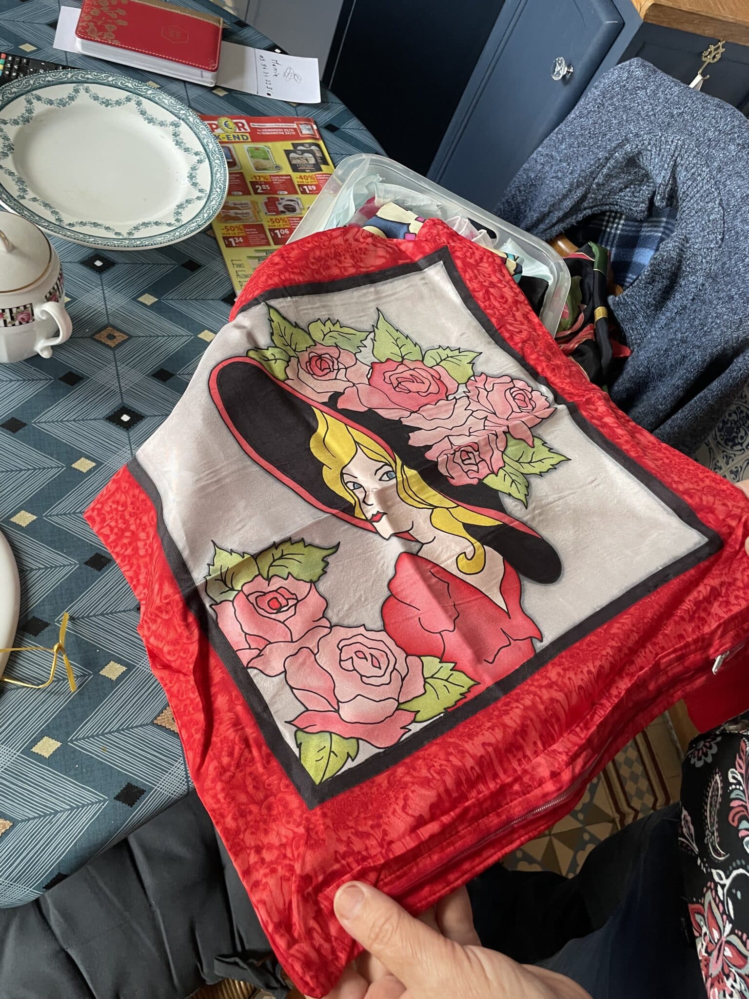Élégance sur Soie : L’Atelier de Monique Gilly