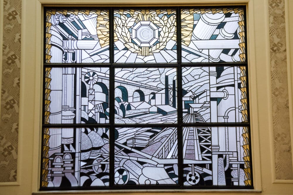 Vitrail d’Auguste Labouret dans l’ancienne CCI de Cambrai